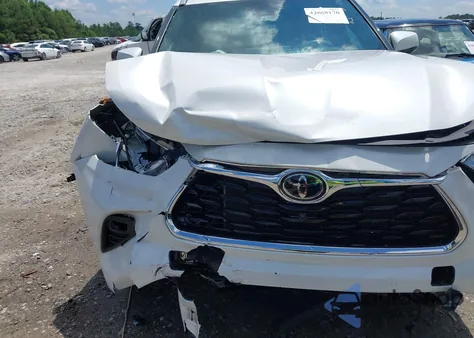 2024 Toyota Highlander Platinum z USA, uszkodzony, nr VIN 5TDKDRBH9RS556337